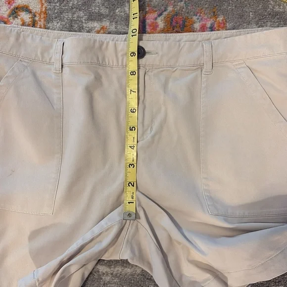 Garnet Hill Women's Cream Shorts - Picture 5 of 8